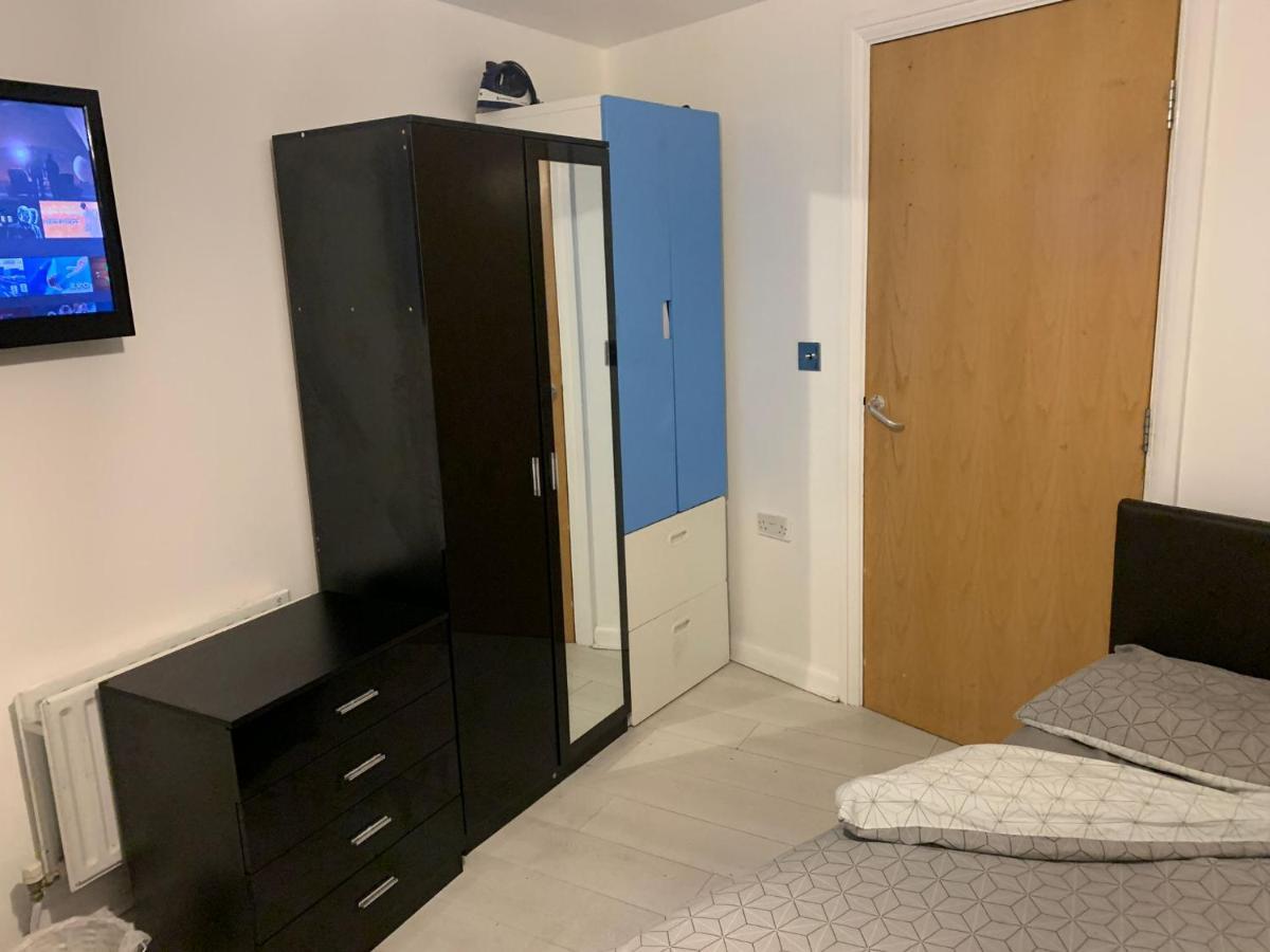 Room Near City London Exterior photo